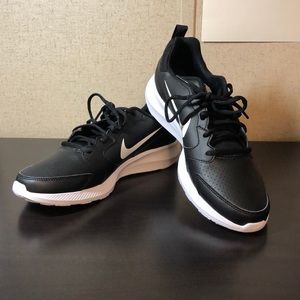 Black and White Nike Todas RN